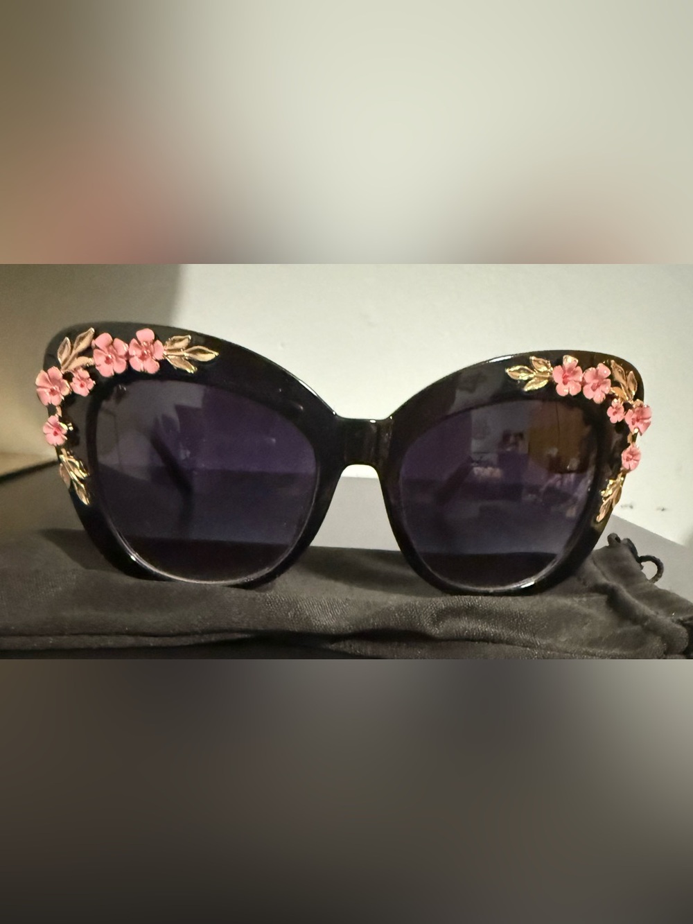 Black Floral Cat-Eye Sunglasses with Pink Flower Accents! Absolutely Stunning! 🤩